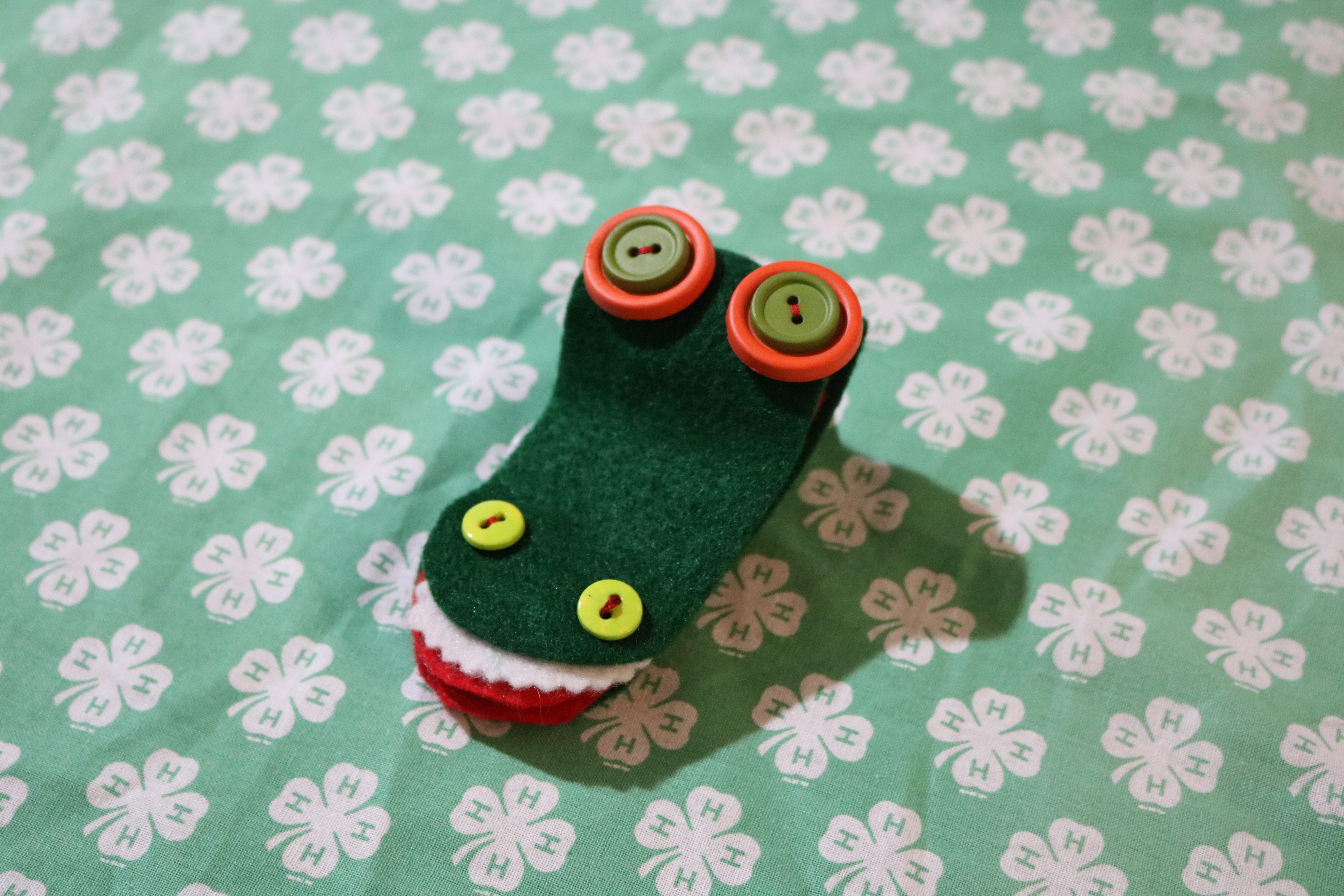 Button Up:   Allie the Alligator Needle Holder